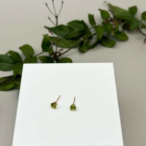 Iris Stud 10ct Gold 5mm - Peridot