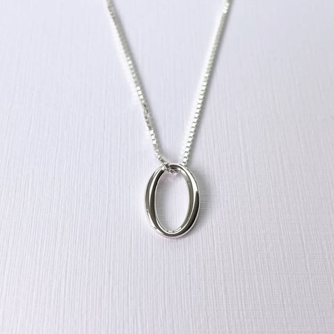 Small Oval Necklace - Silver